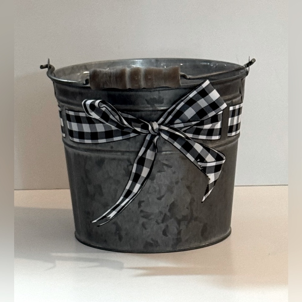 🔥Clearance- NWT Burton+Burton Metal Galvanized Bucket With Checkered Ribbon - Picture 8 of 12